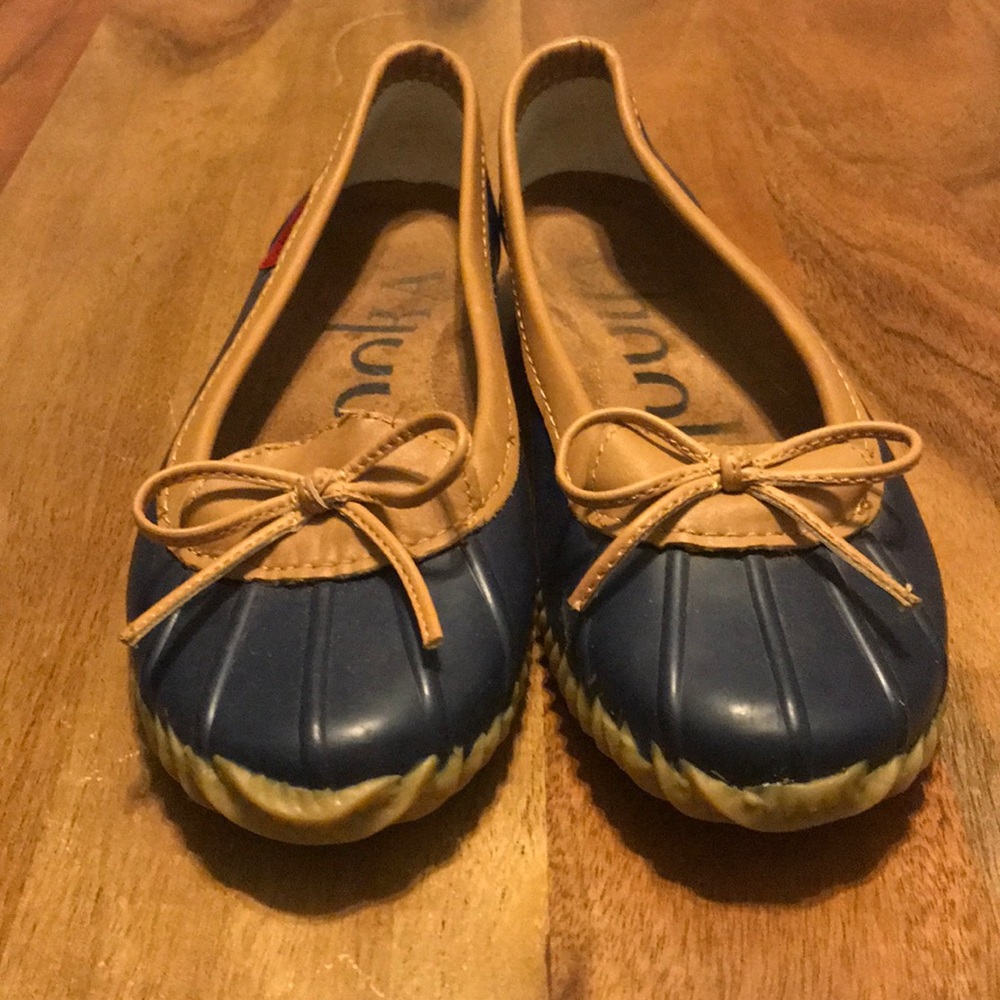 Navy duck skimmers